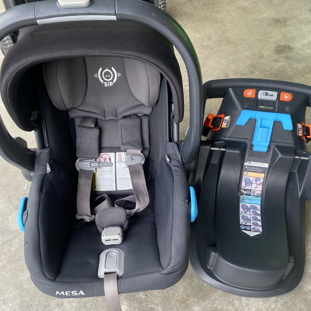 Uppababy car seat and base